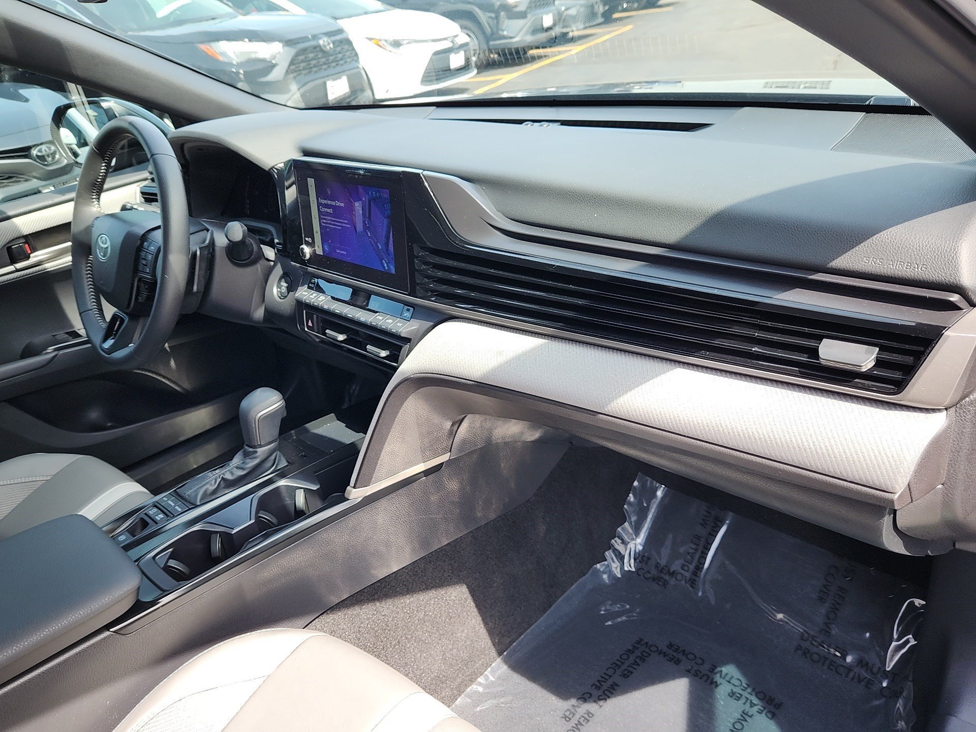 2025 Toyota Camry SE - Photo 27