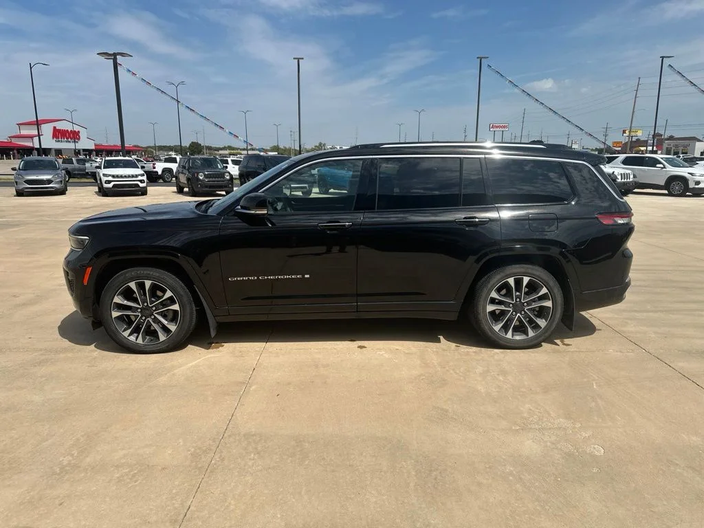 Used 2023 Black Jeep Overland image 29