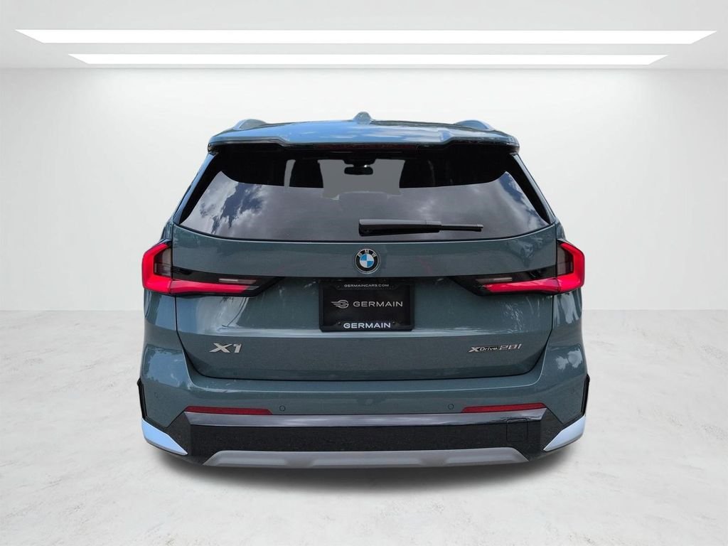 New 2026 Cape York Green Metallic BMW xDrive28i image 5