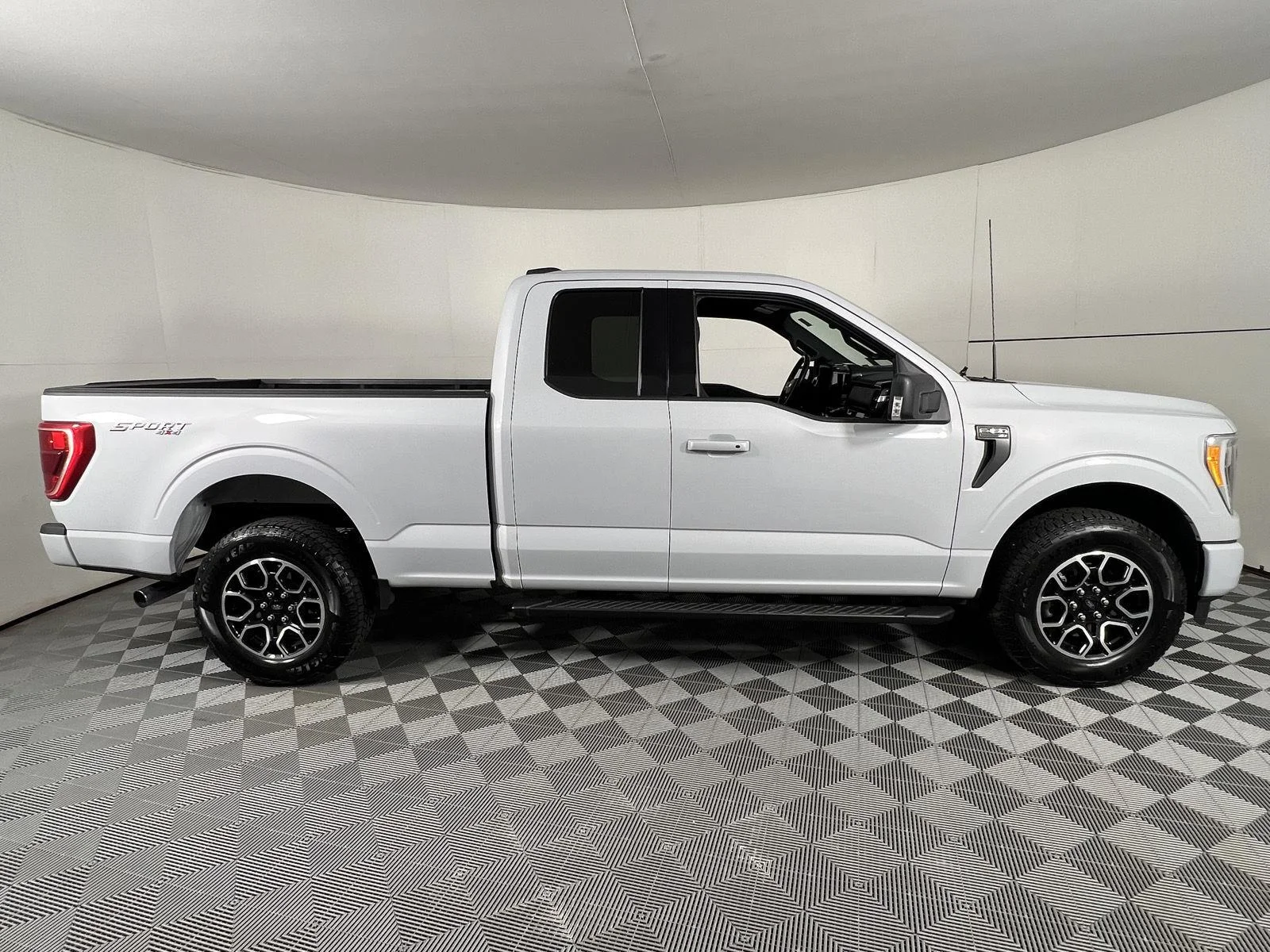 Used 2021 Space White Ford XLT image 11