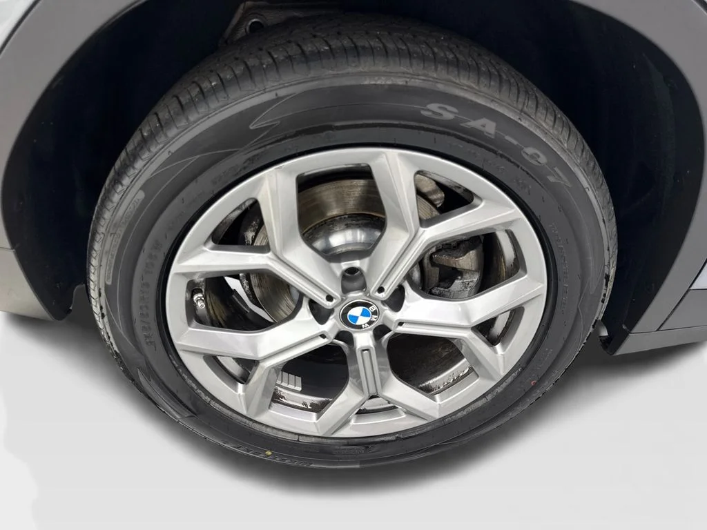 Used 2024 Gray BMW sDrive30i image 87