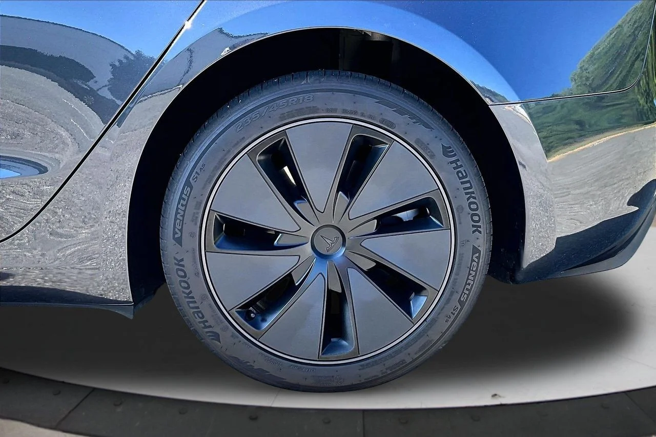 Used 2025  Tesla Long Range image 34