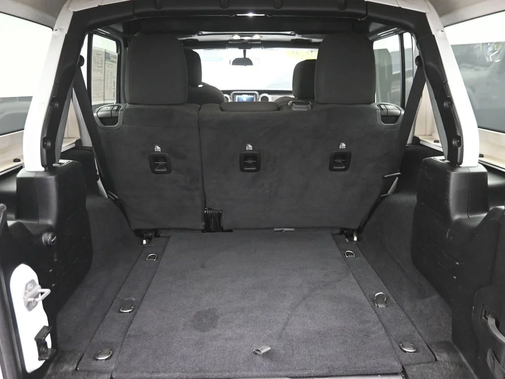 Used 2020 White Jeep Unlimited Sahara image 13
