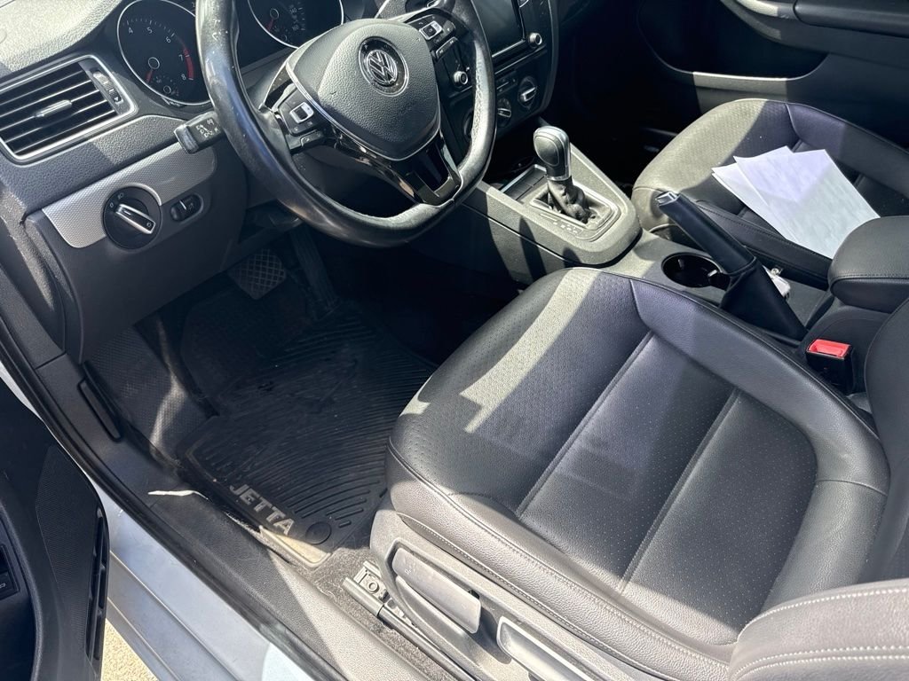 Used 2017  Volkswagen 1.4T SE image 16