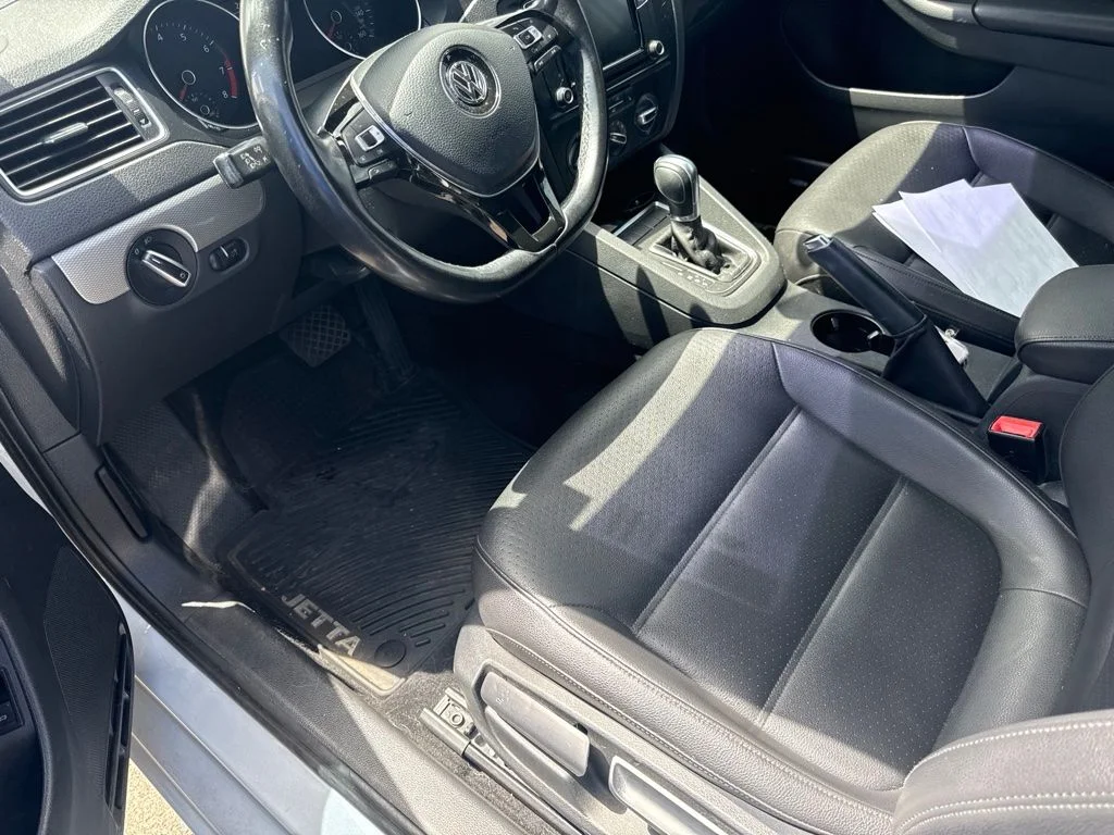 Used 2017  Volkswagen 1.4T SE image 16