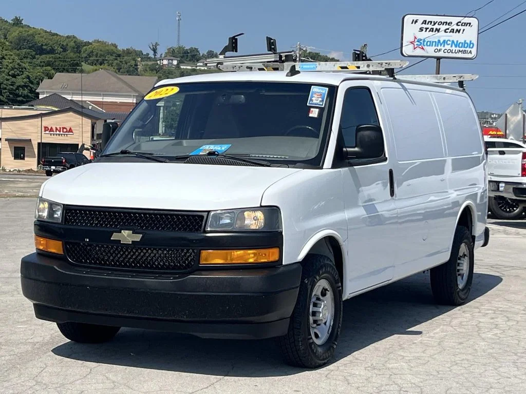 Used 2022 SUMMIT WHITE Chevrolet RWD 3500 Regular Wheelbase WT image 4