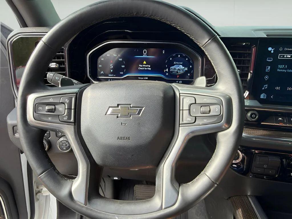 Used 2023 SUMMIT WHITE Chevrolet RST image 21