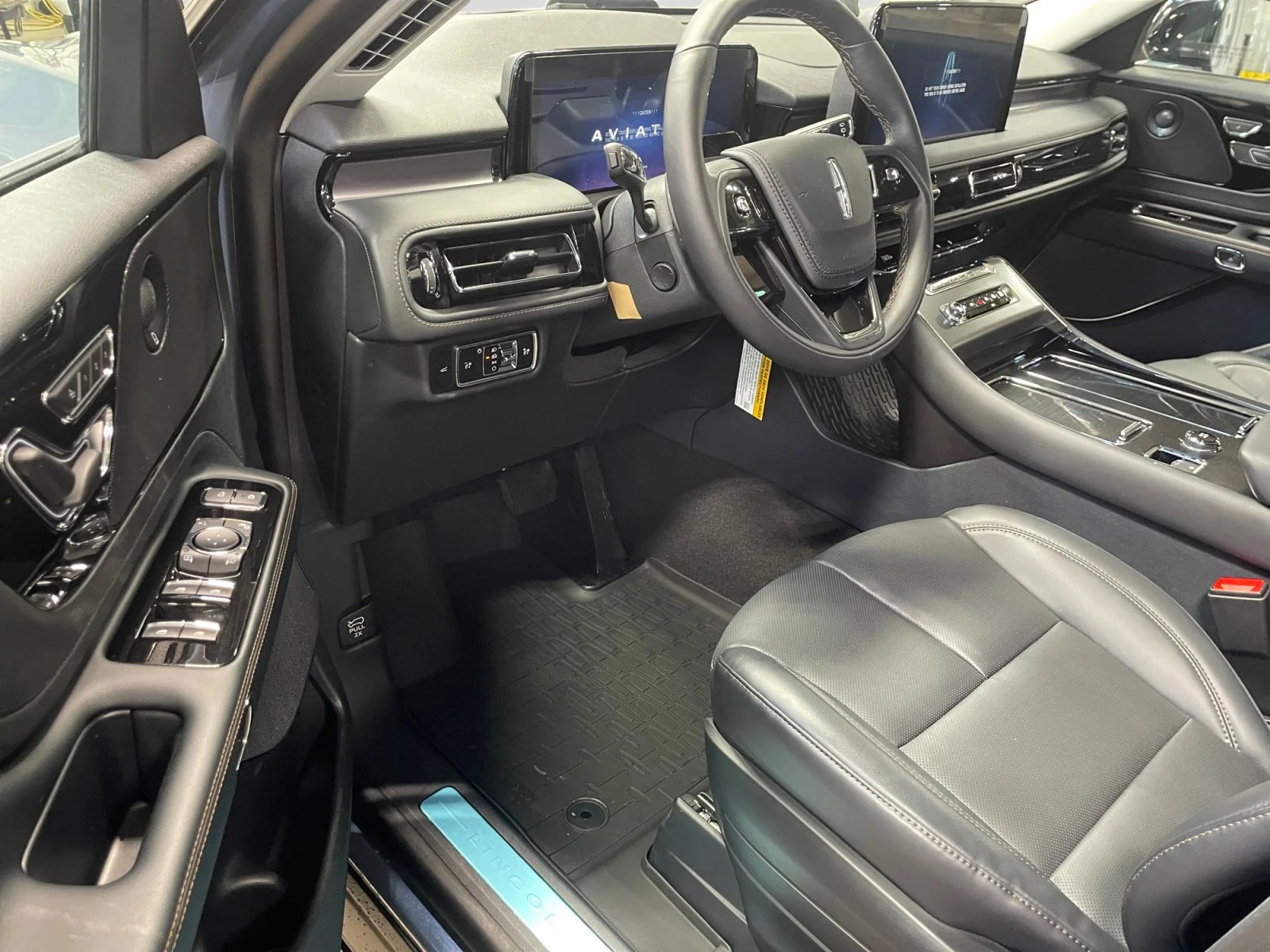 New 2026 Whisper Blue Metallic Clearcoat Lincoln Premiere image 13