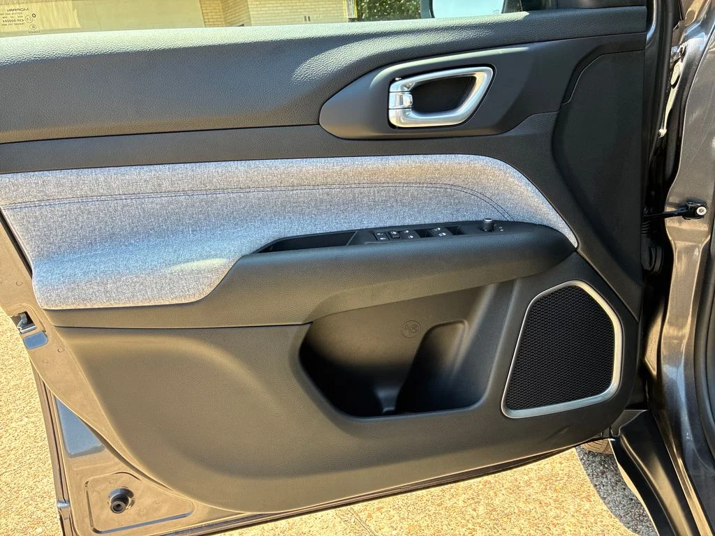 Used 2022 Gray Jeep Latitude image 25