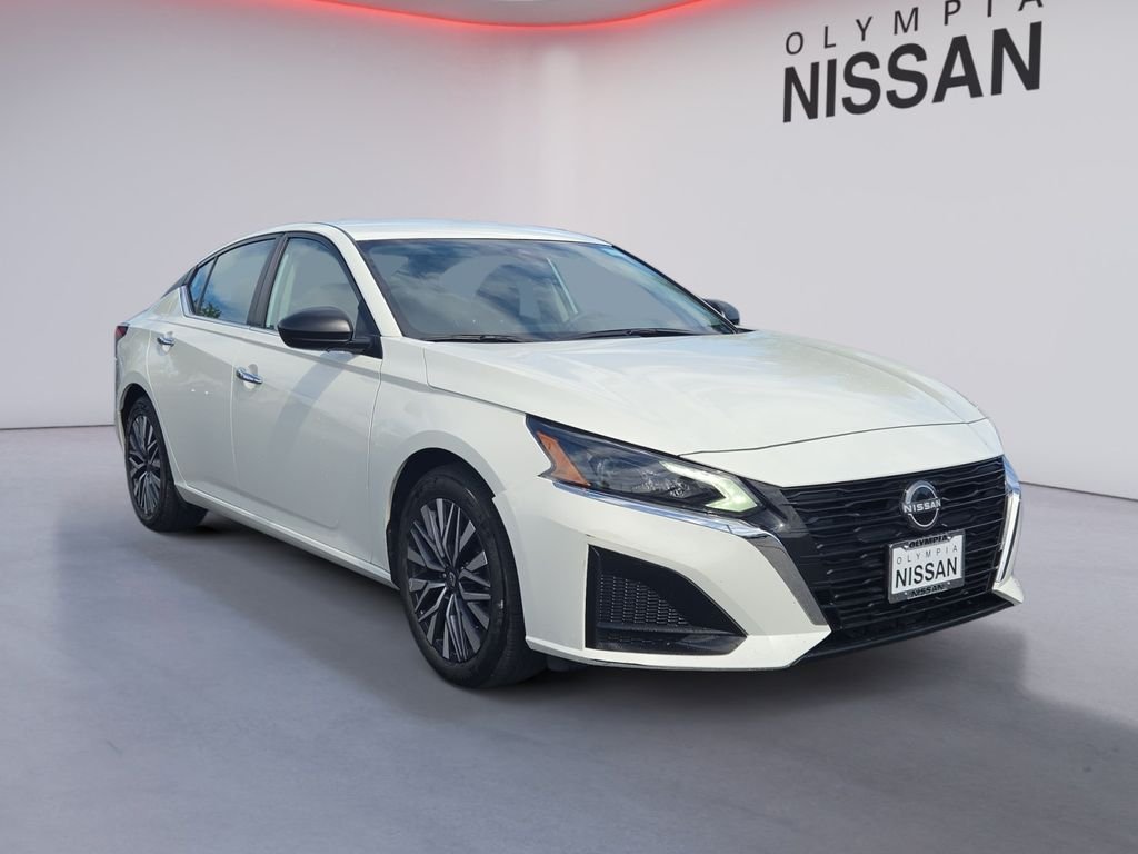 Used 2025 White Nissan 2.5 SV image 8