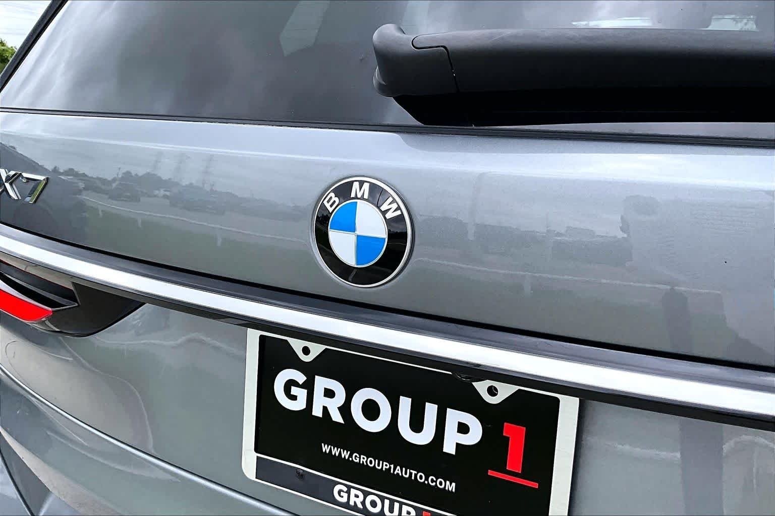Used 2026 Skyscraper Grey Metallic BMW xDrive40i image 30