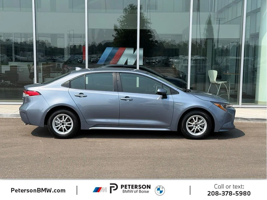 Used 2021  Toyota LE image 6