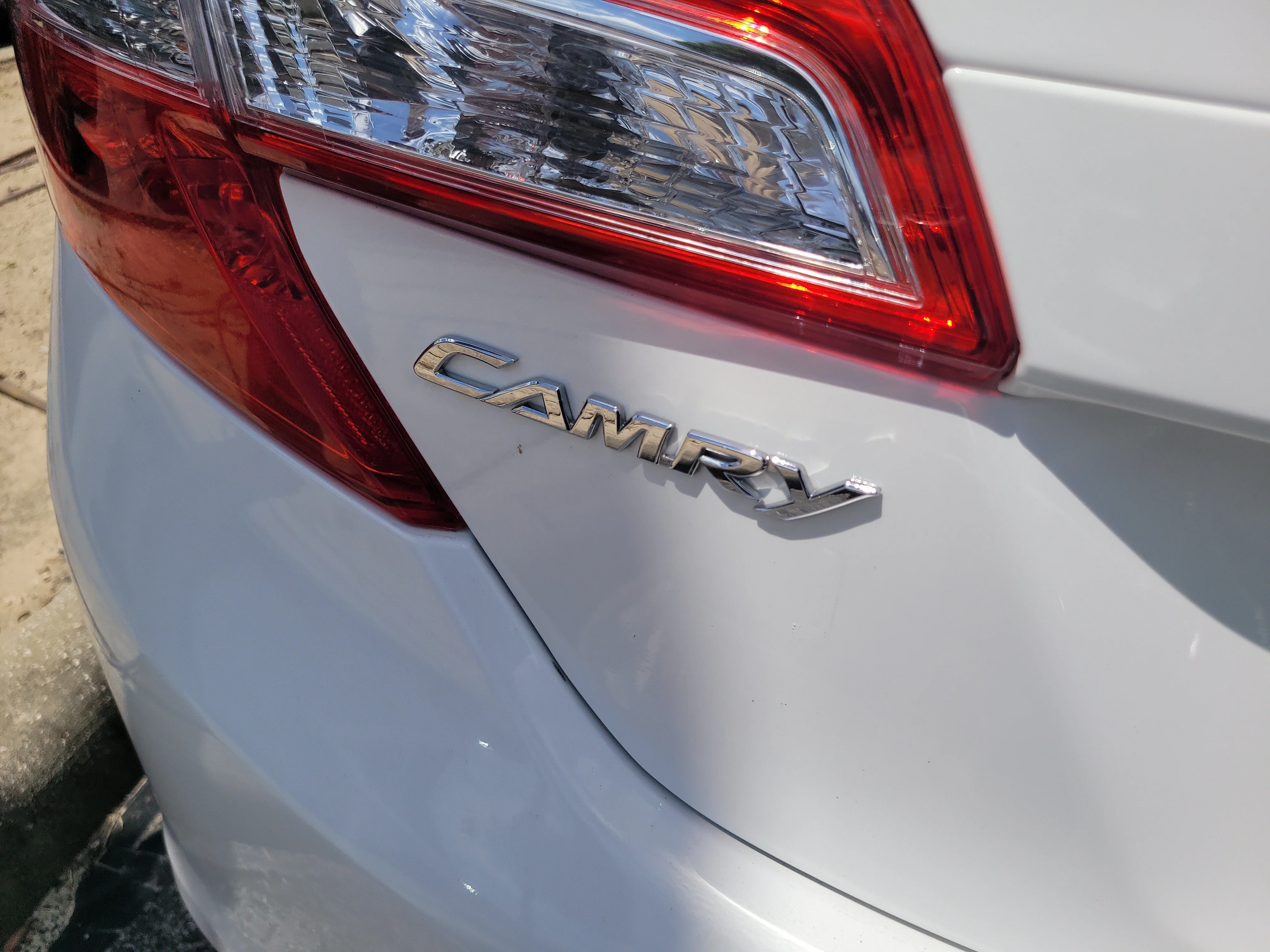 Used 2013 Super White Toyota SE image 10