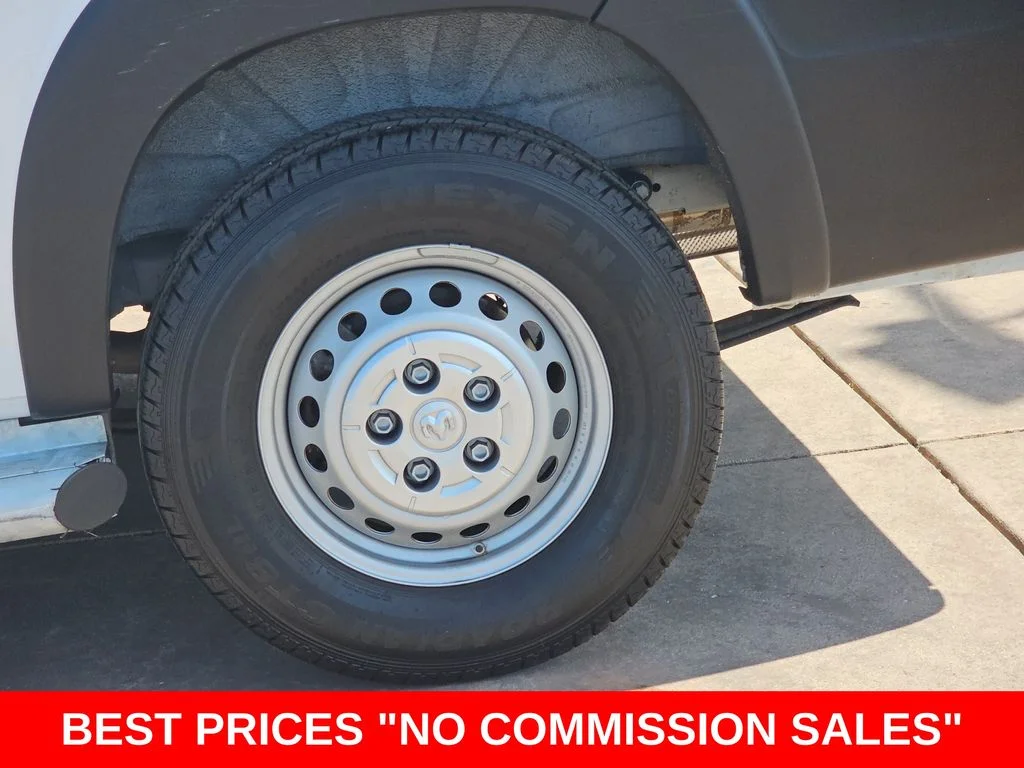 Used 2025 White Ram Base image 36