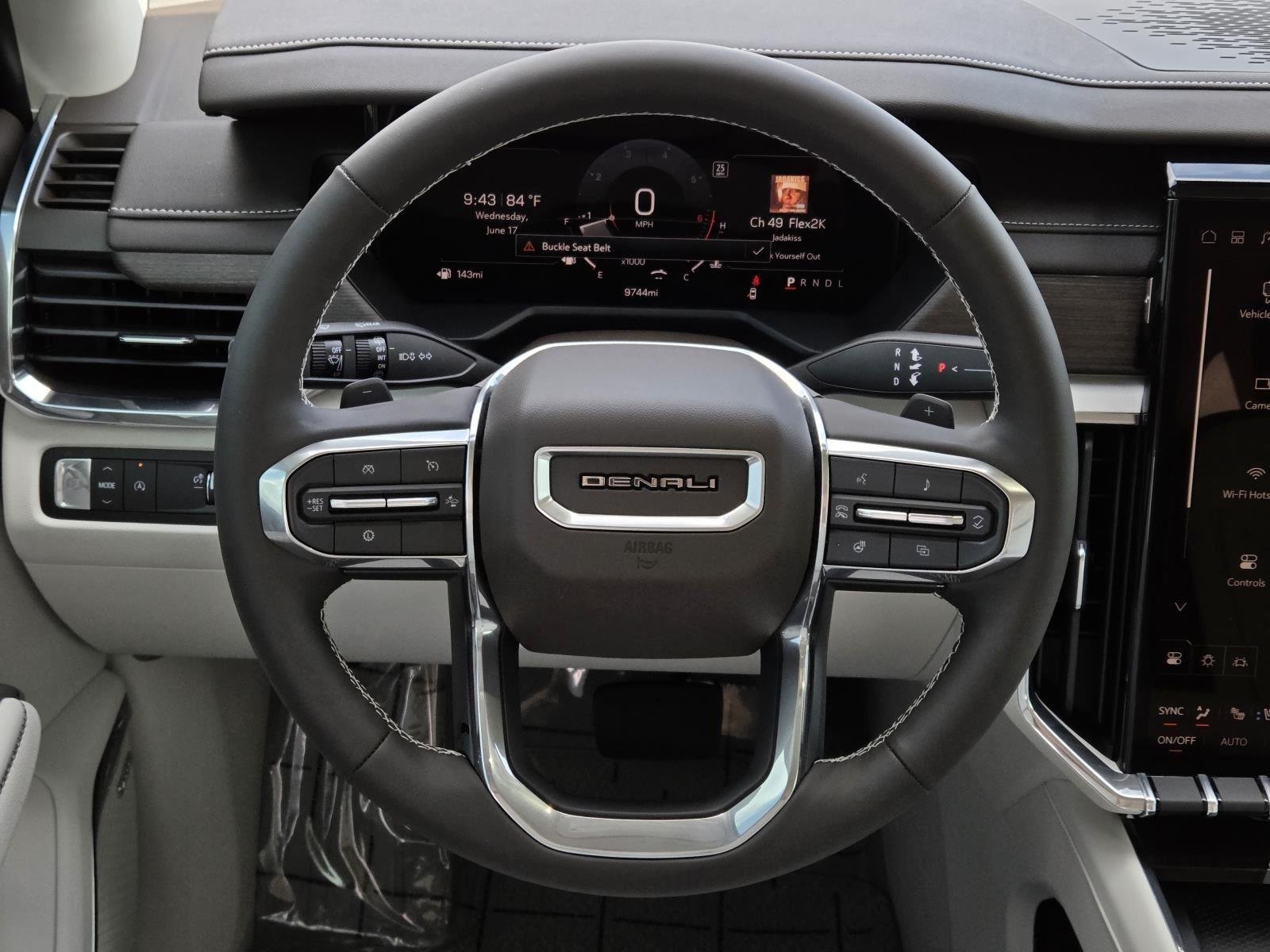 Used 2024 WHITE FROST TRICOAT GMC DNLI image 19