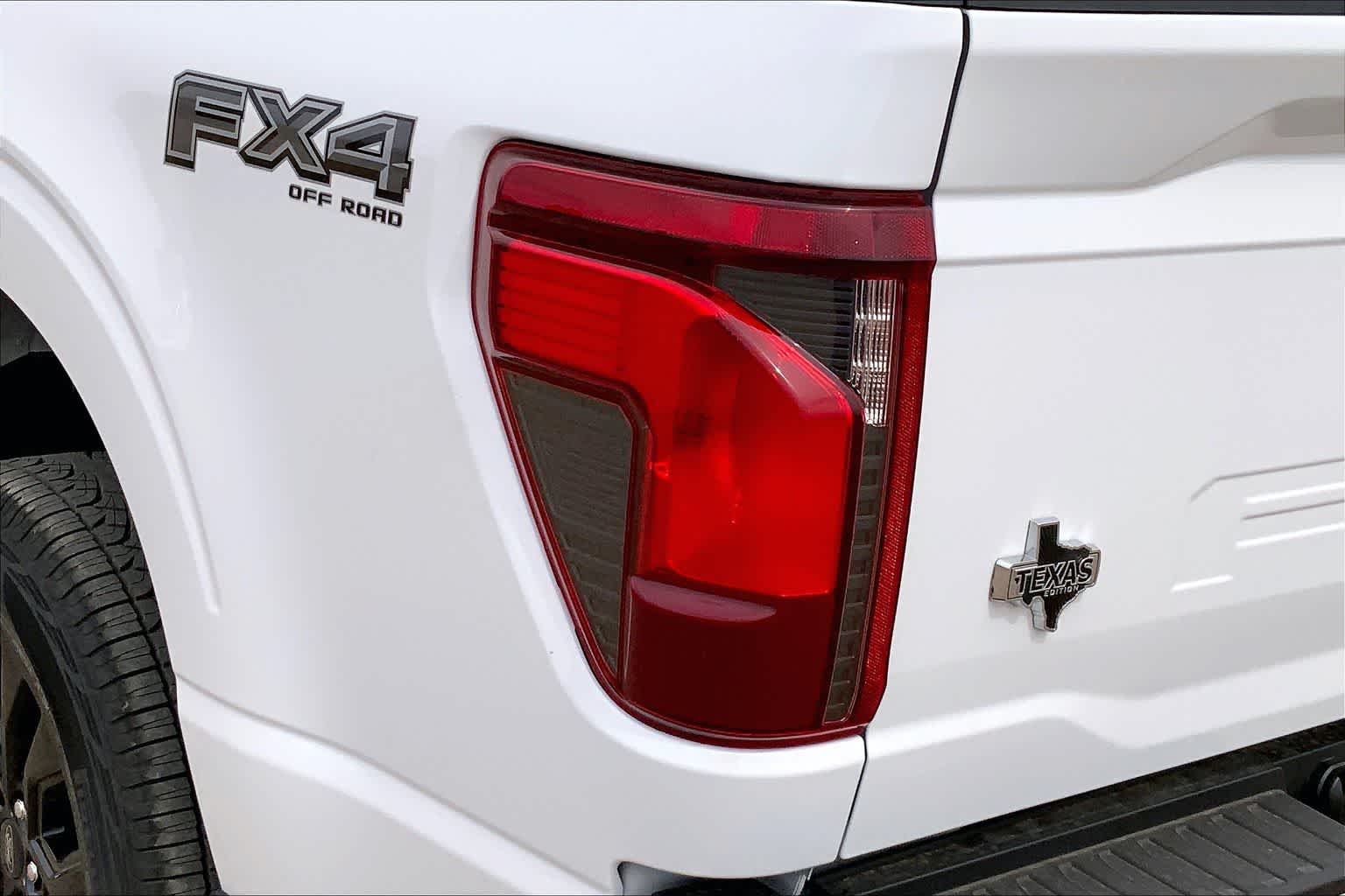 New 2026 Oxford White Ford XLT image 14