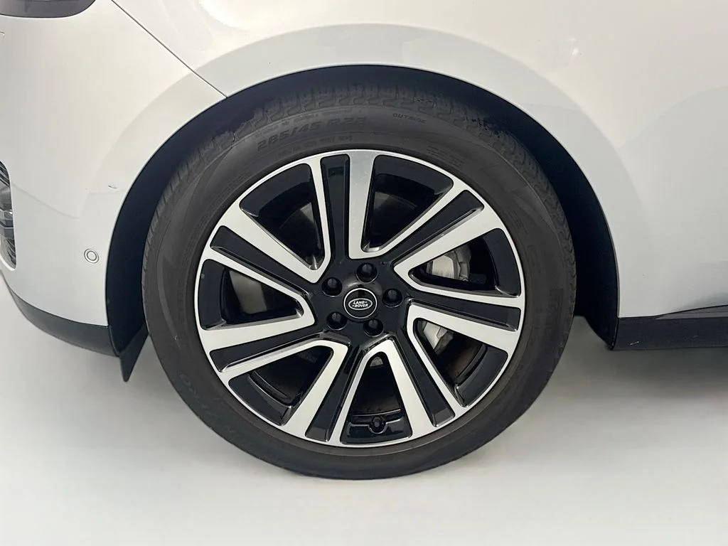Used 2023 Silver Land Rover SE image 31