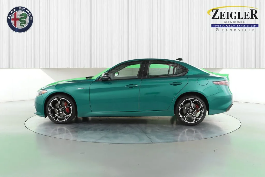 New 2025 Verde (Green) Fangio MetallicExterior Paint Alfa Romeo Veloce image 8