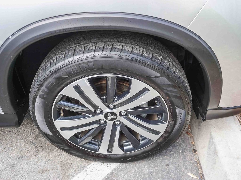 Used 2025 Silver Mitsubishi 2.0 ES image 9