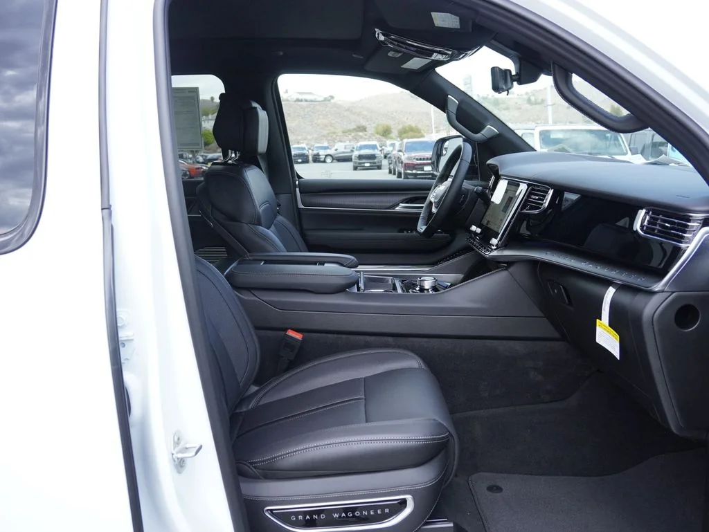 New 2026 Bright White Clearcoat Jeep Summit Obsidian image 30