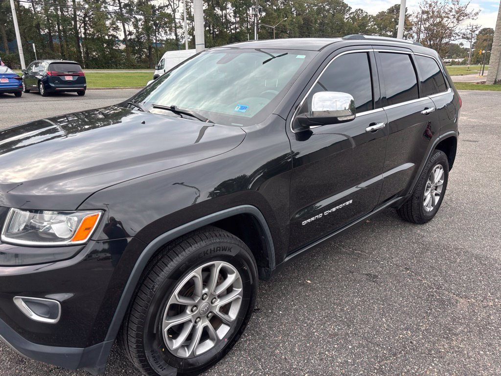 Used 2015 Black Jeep Limited image 16