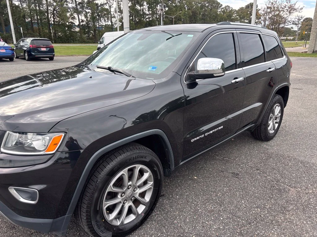 Used 2015 Black Jeep Limited image 16