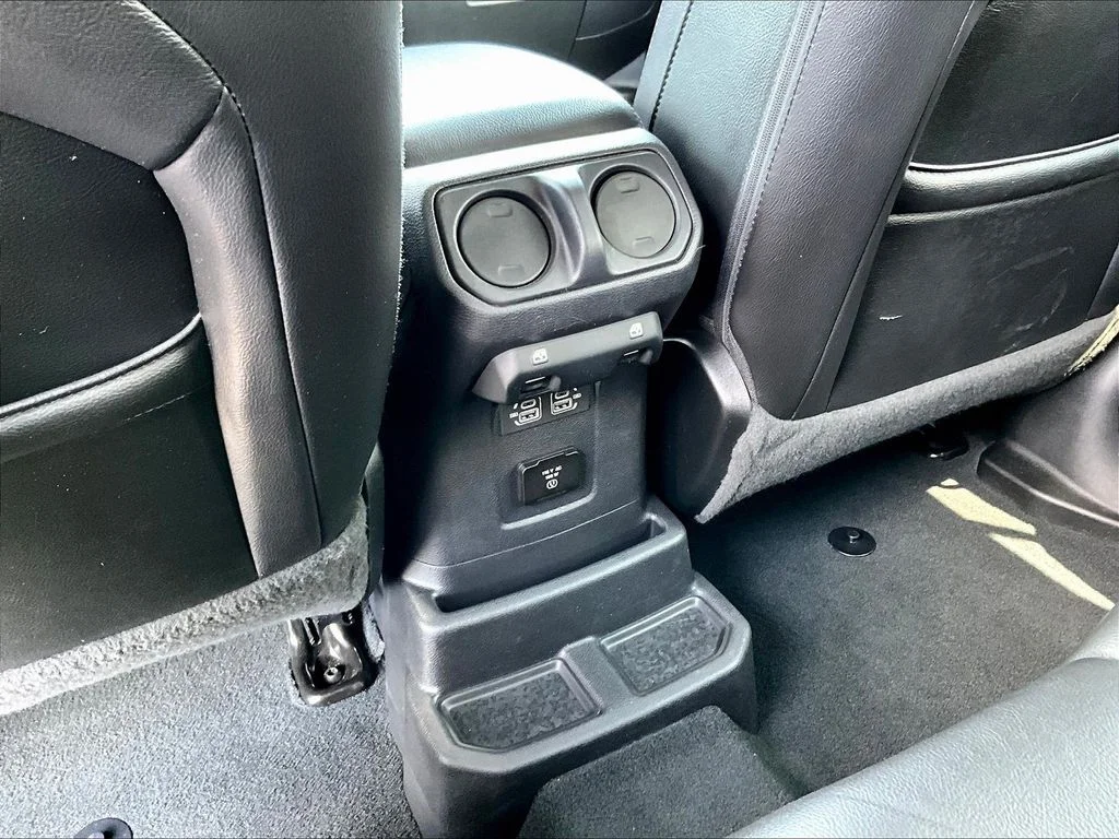 Used 2022 Black Jeep Unlimited Sahara Altitude image 10