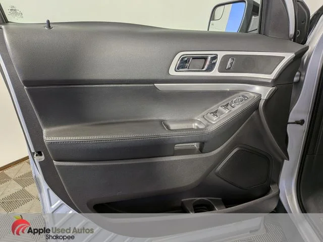 Used 2015 Silver Ford XLT image 13