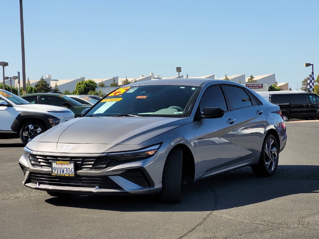 Used 2025 Silver Hyundai SEL Sport image 8