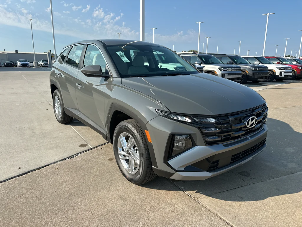 New 2026 Hampton Gray Hyundai SE image 8