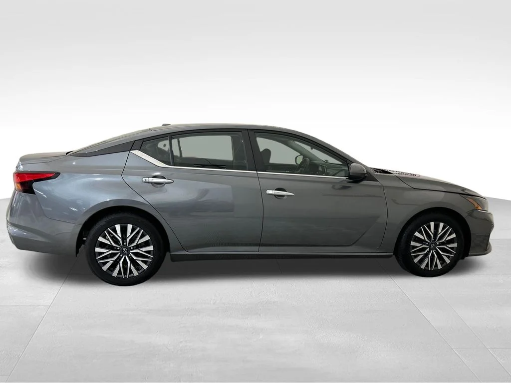 Used 2023 Gray Nissan 2.5 SV image 7