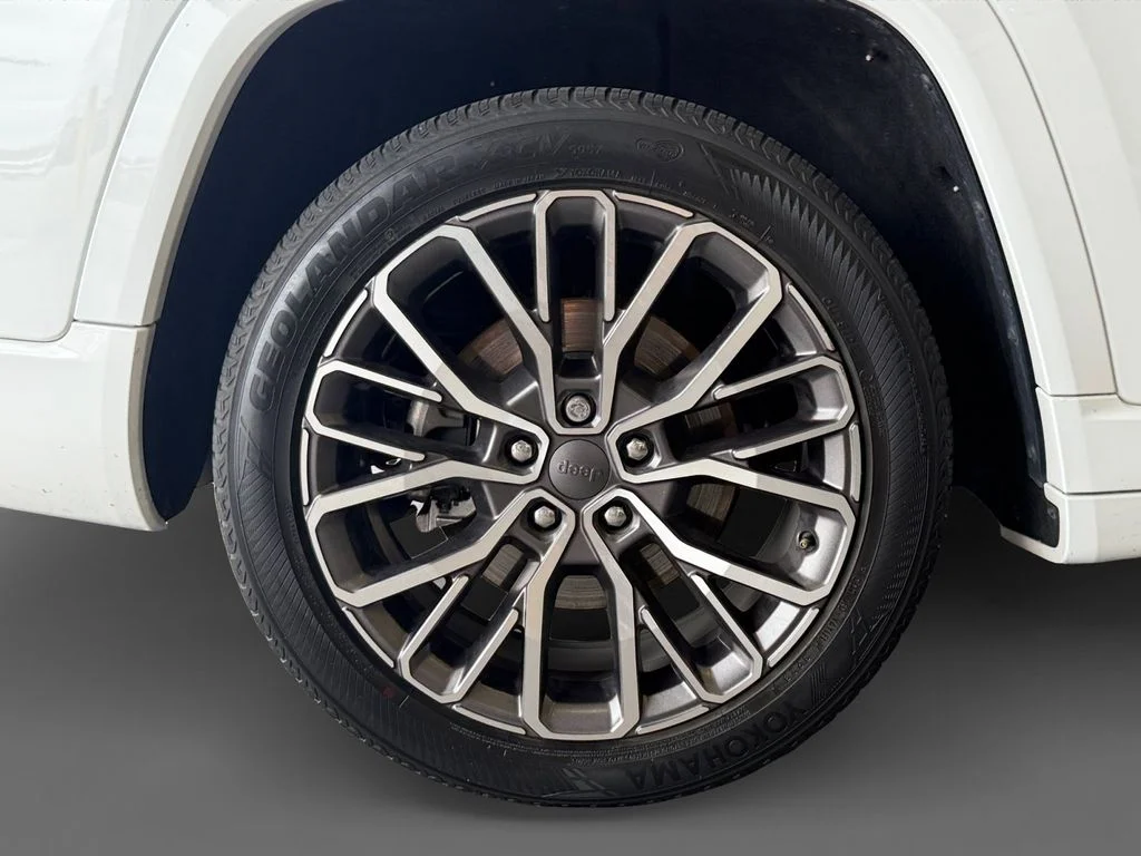 Used 2023 White Jeep Summit image 10
