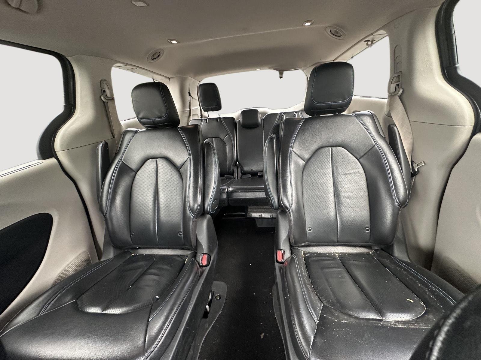 Used 2021 Ceramic Gray Clearcoat Chrysler Hybrid Touring L image 12