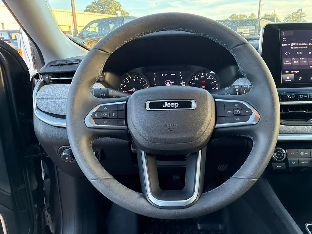 Used 2022 Gray Jeep Latitude image 23
