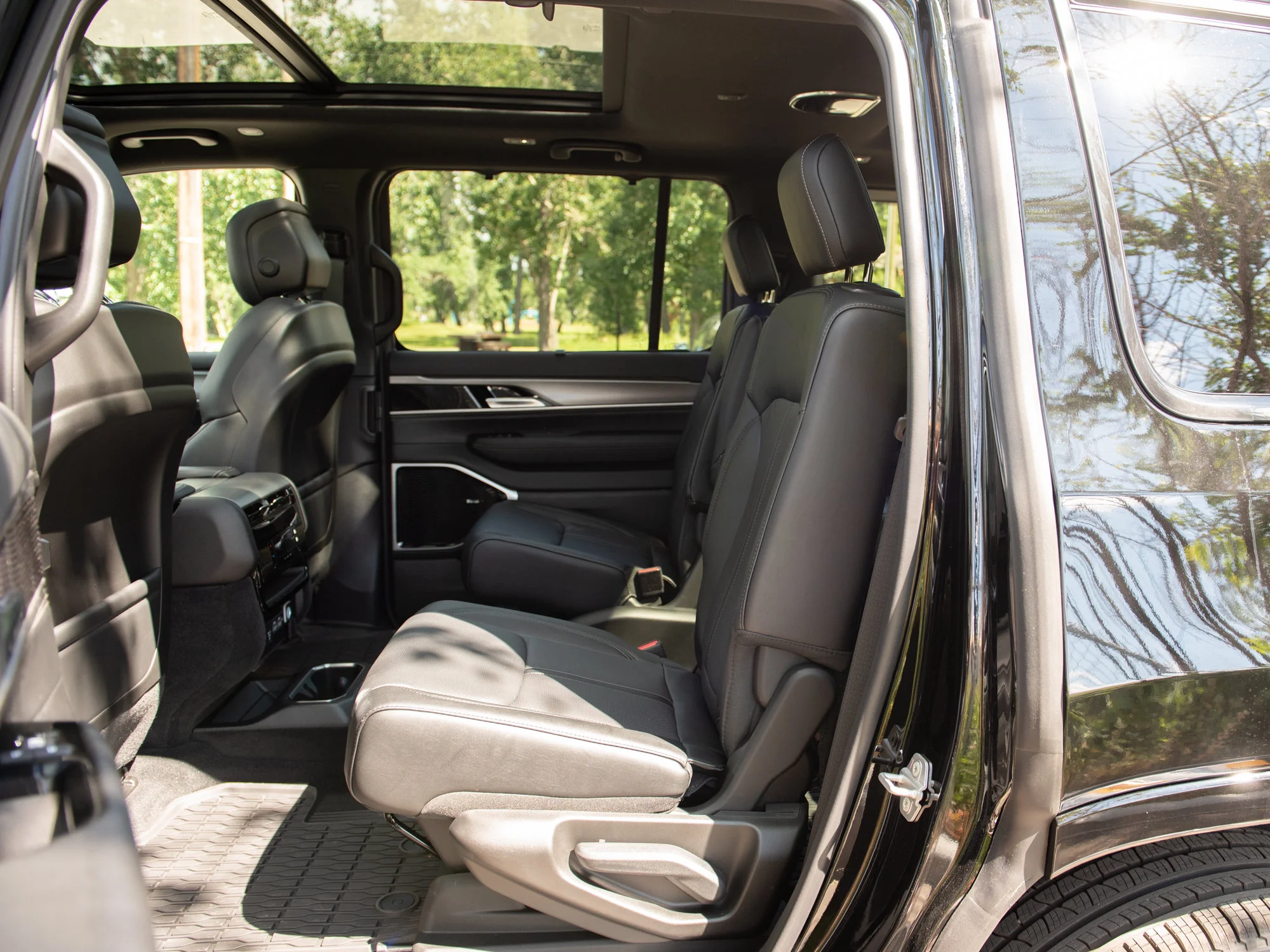 New 2026 Black Jeep Limited Reserve* image 24