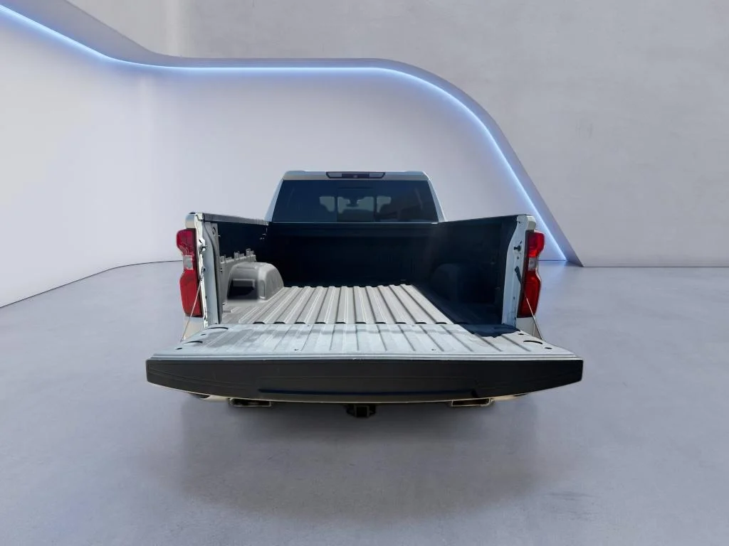Used 2019 Iridescent Pearl Tricoat Chevrolet High Country image 5