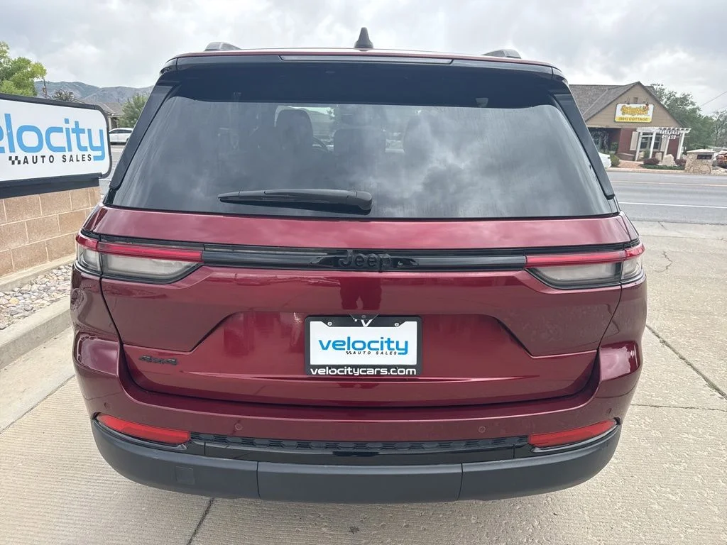 Used 2024 Red Jeep Altitude image 4
