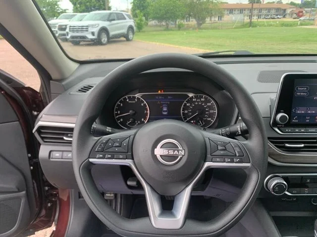Used 2025  Nissan 2.5 SV image 17