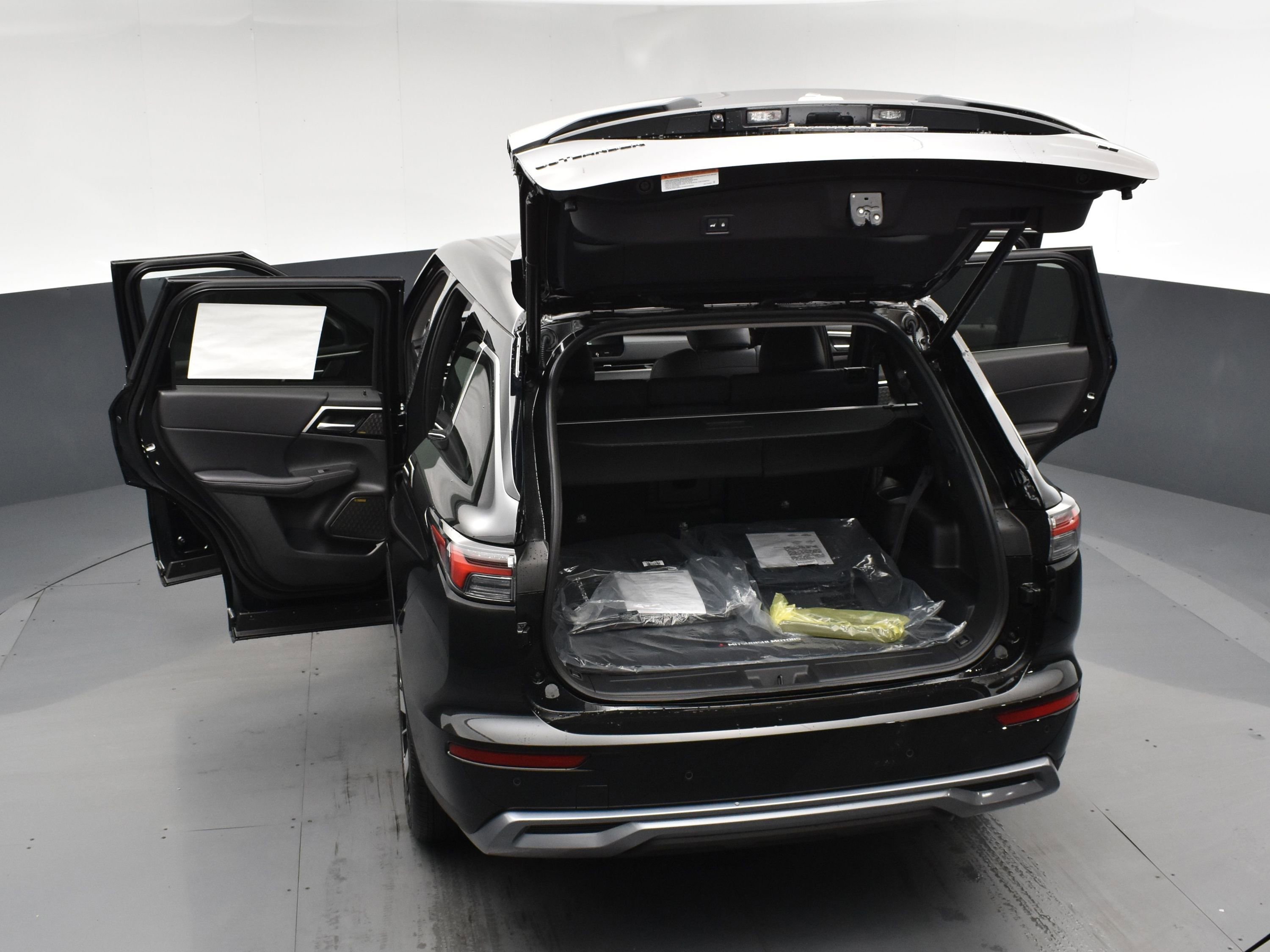 New 2026 Black Diamond Mitsubishi SE image 27