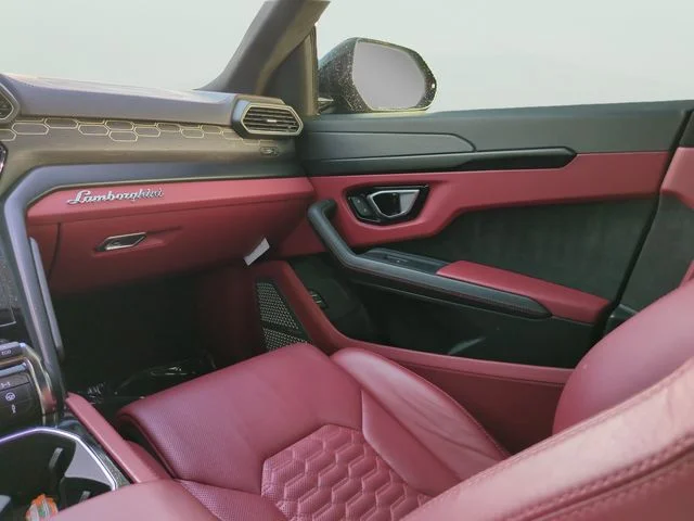 Used 2021 Black Lamborghini Base image 15