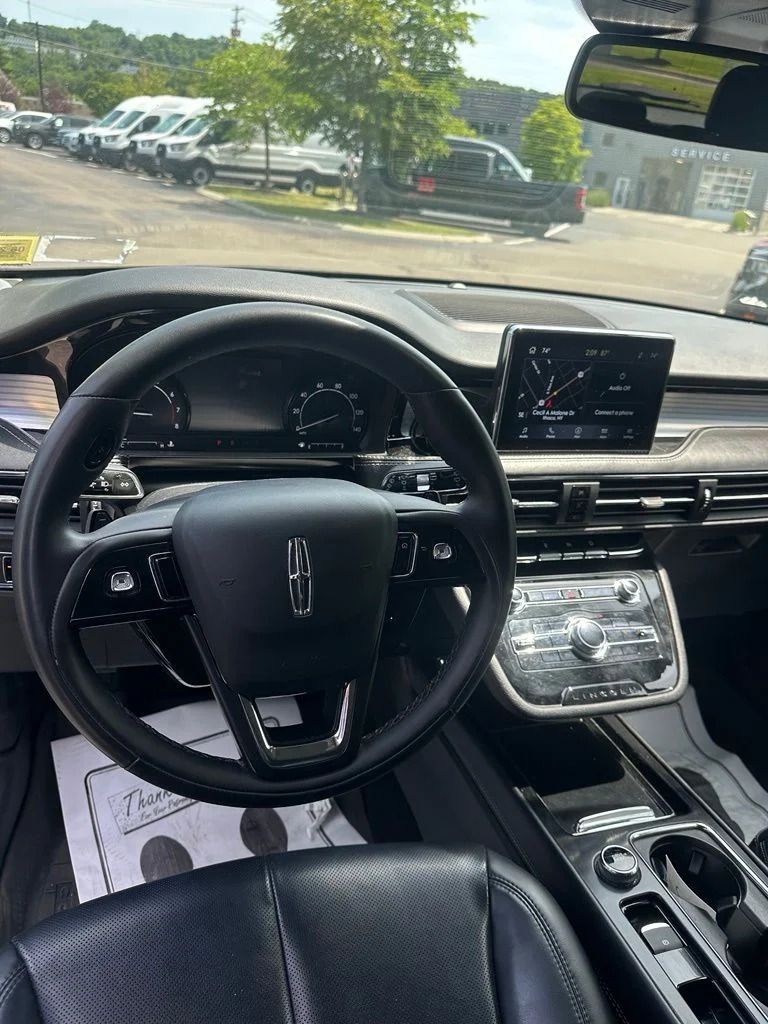 Used 2022 Silver Lincoln Standard image 15