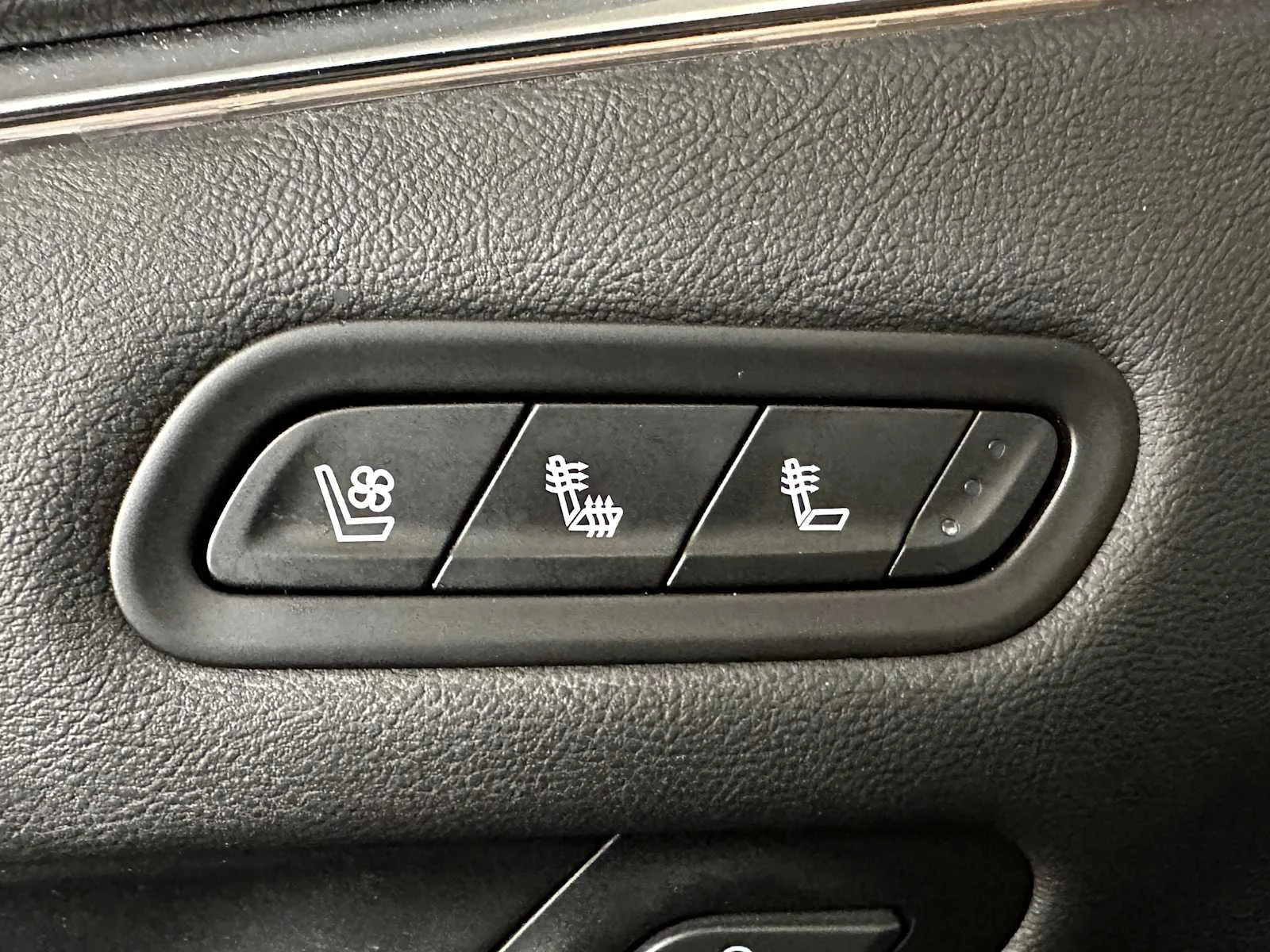 Used 2022 Black Raven Cadillac Sport image 17