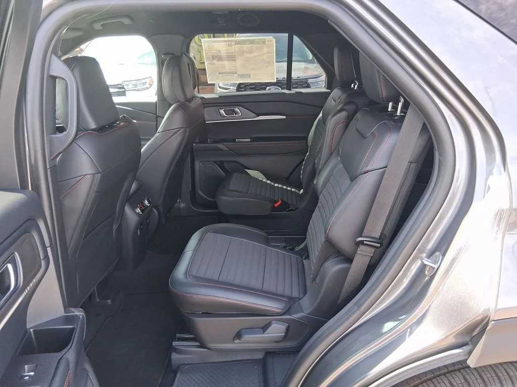 New 2025 Carbonized Gray Metallic Ford ST-Line image 23