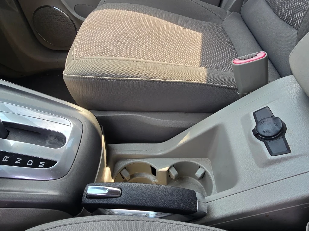 Used 2008 Polar White Saturn XR image 26
