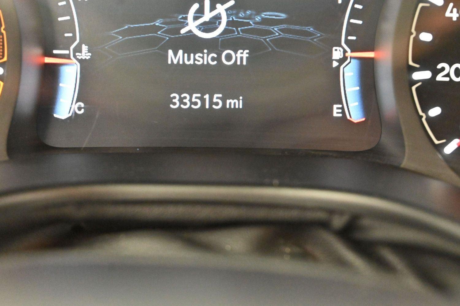 Used 2023 Diamond Black Crystal Pearlcoat Jeep Limited image 19