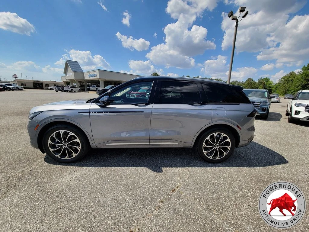 Used 2024 Gray Lincoln Reserve image 2
