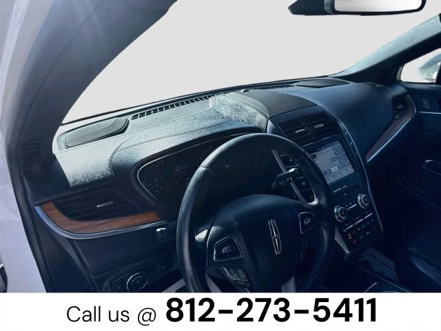 Used 2019 White Lincoln Select image 9