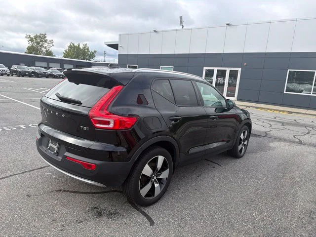 Used 2020 Black Volvo Momentum image 5