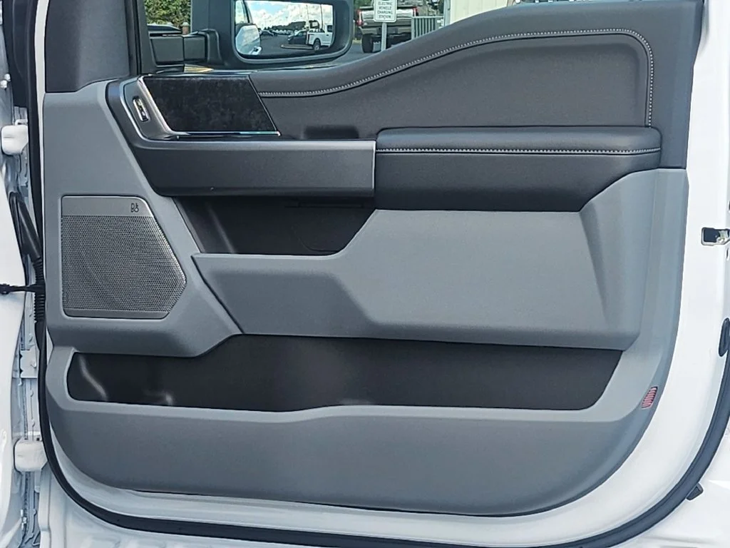 New 2027 Oxford White Ford F-350® XLT image 37