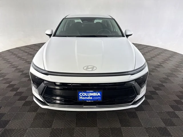 Used 2025 White Hyundai SEL image 2